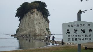 半島中ほどの見附島