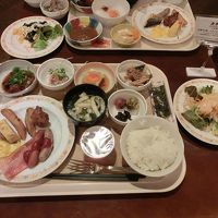 朝食のバイキング