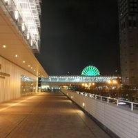 駅の反対側はアウトレットがあります