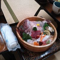 夕食の刺身、二人分です。