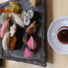 お味噌汁と茶碗蒸しもついてきました。