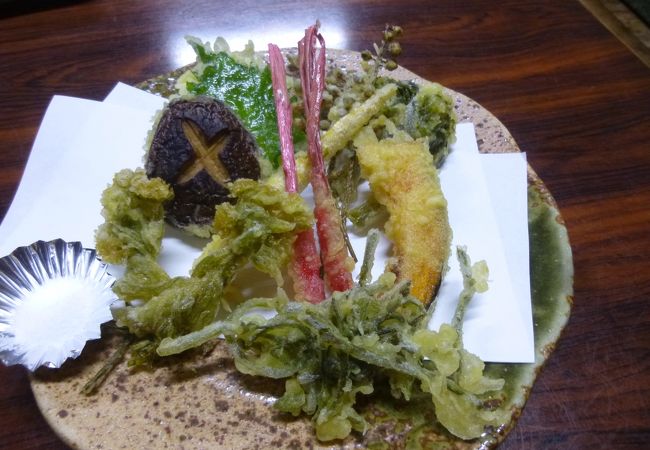 山菜の天ぷらがうまい