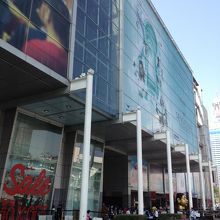 東側からの外観です