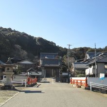 極楽橋の向こうに広い敷地が。。。