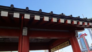 浅草らしい駅の入口です。