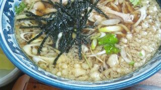 生蕎麦にこだわったお店なんだけど、名物は鳥中華。