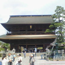 重要文化財に相応しい重厚感があります。