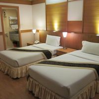 奥がバスルームです