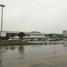 空港前バス停から空港を撮った写真