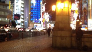 重厚感のある歴史を感じさせる橋