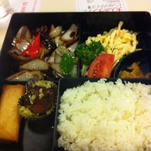 お弁当のようなものを注文してしまいました。