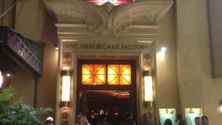 いつも混雑している人気店