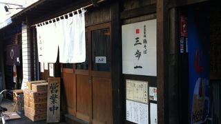 鶏そばです。人気店で昼時は常に並んでます。