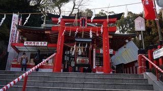 熊本城すぐ側にある小さなお稲荷さんです♪