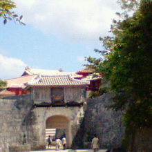 首里城城内に入り、最初に通る門です。