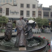 新天地の中央広場部分