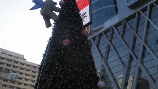 大規模なクリスマスの飾りが楽しい