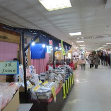 夫婦岩に通じる通路があります