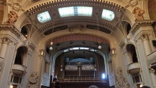 とても立派な、パイプオルガンのあるホール