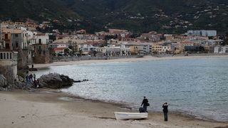 シチリアでは砂浜の海岸線は少ない