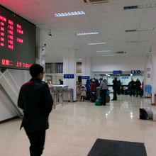 右側が切符売場