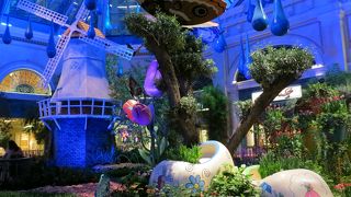 ホテル内に植物園が！！