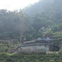 落ち着いた山間風景