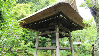 縁切寺としても有名ですが、有名な人のお墓もたくさんある