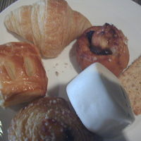 ラウンジのパン