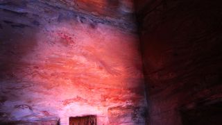 壺の墓：マーブル岩の内壁は必見☆時間は早めがお勧め！