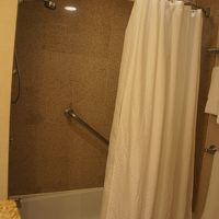 シャワーとバスタブが別だったらよかったなぁ・・・