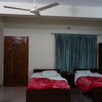 部屋は清潔。蚊はいる。冬は寒いので携帯用カイロが役立つ