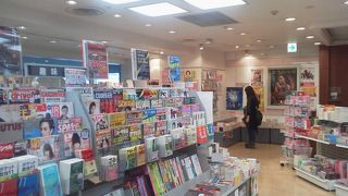 出発ゲート近くの本屋さん「PIER1 ブックストア」～羽田空港～