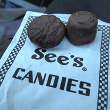 ボンボンひとつからでも買えます。まずは味見に購入してみては？