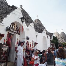 このようなトゥルッリが建ち並んでいます。