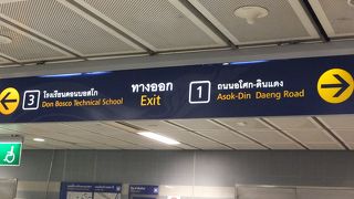 エアポートレイルリンクとの乗り換えができる駅。