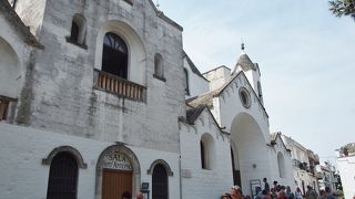 珍しいトゥルッリの教会