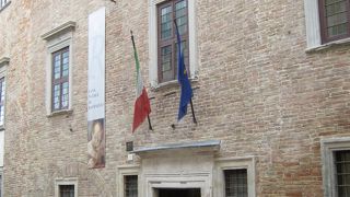 ウルビーノはラファエロの生誕の地です。