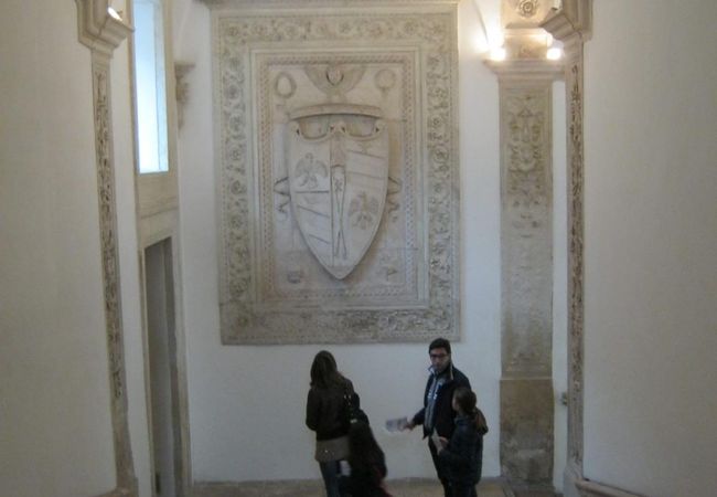 ドゥカーレ宮殿の一部が美術館です。