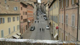 中世・近世の城郭都市の街並みが今も残っています。