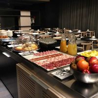 有料の朝食ブッフェ（EUR17.60)