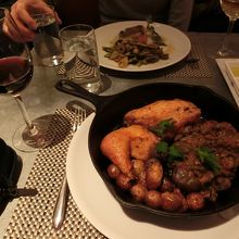 プロバンス・ロースト・チキン。ハーブも使っている。