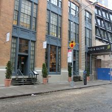 MPDにあり煉瓦に石畳。13stのハイラインの手前にある。