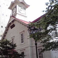 右方向から見た時計台