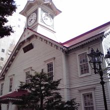 右方向から見た時計台