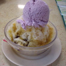 アイスクリームカチャン＄２。紫芋のアイス、ゼリー、フルーツ。