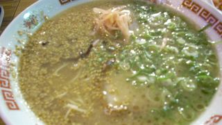 中洲の屋台でラーメンならこちら　でも屋台にしてはCP悪し