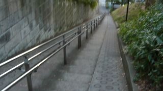目白通りから神田川へ抜けるときに通る坂