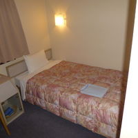 部屋はひろく，きれいです。