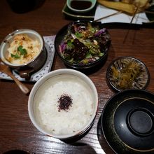 香の物はもちろん高菜漬けです。